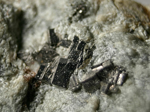 氧化镁在沉钴剂中的关键作用探究