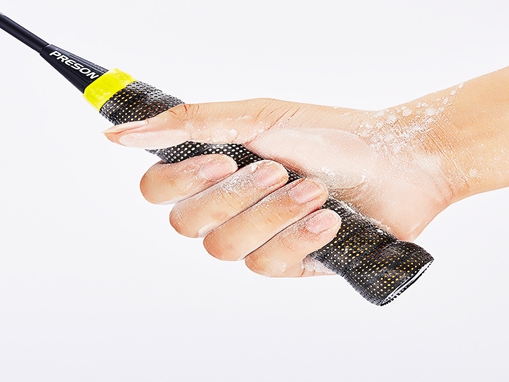 从科研探索到实战应用：泽辉碳酸镁在体育防滑领域的核心角色